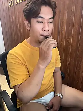 Snapshot of Titanryu chatting on June 26, 2:27 am Titanryu online show from June 26, 2:27 am