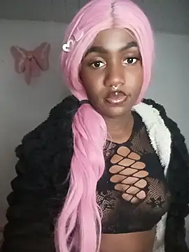 Snapshot of KatyBelle_ chatting on April 12, 1:32 am KatyBelle online show from April 12, 1:32 am