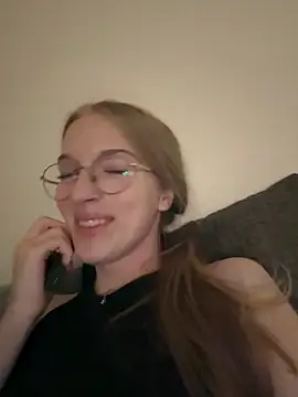 Snapshot of EvaEvis chatting on April 15, 7:10 pm EvaEvis online show from April 15, 7:10 pm