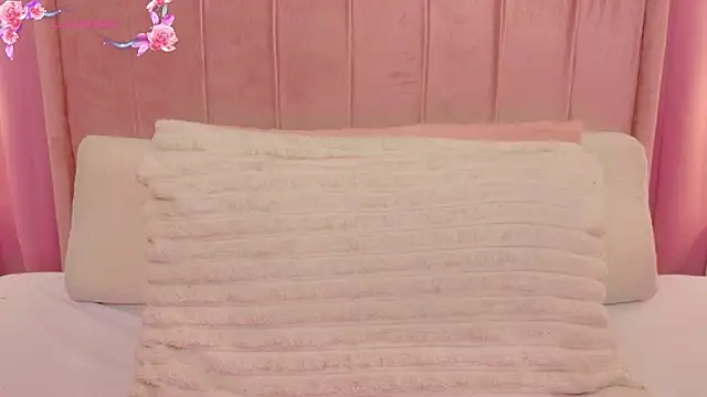 MoollyLove online show from April 25, 12:08 pm