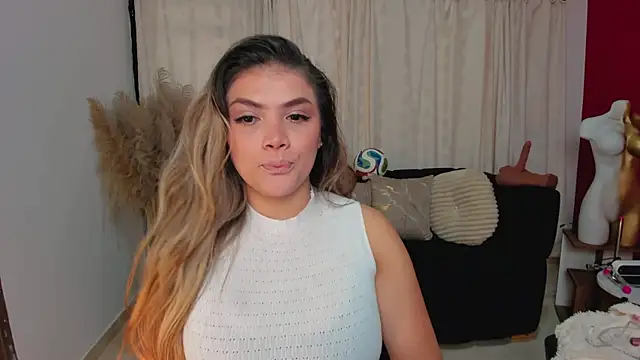 Snapshot of Sofia_Velvetx chatting on June 27, 2:23 pm Sofia Velvetx online show from June 27, 2:23 pm