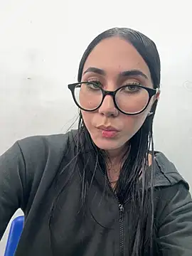 Snapshot of juliacosta chatting on April 23, 1:35 pm juliacosta online show from April 23, 1:35 pm