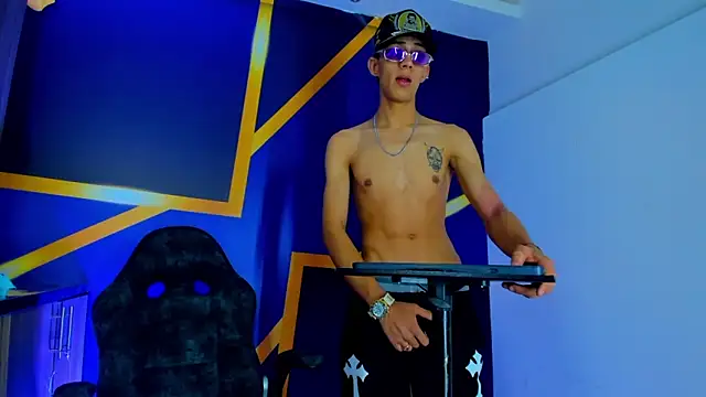 dante brown 555 online show from April 1, 5:19 am