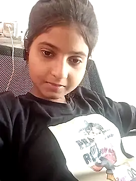 Snapshot of TANU01990 chatting on April 1, 5:19 am TANU01990 online show from April 1, 5:19 am