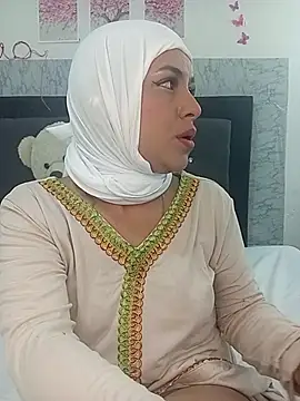 Snapshot of alia_asad chatting on April 7, 12:27 pm alia asad online show from April 7, 12:27 pm