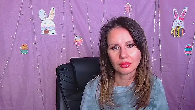 ElsaFrey online show from April 2, 10:13 am