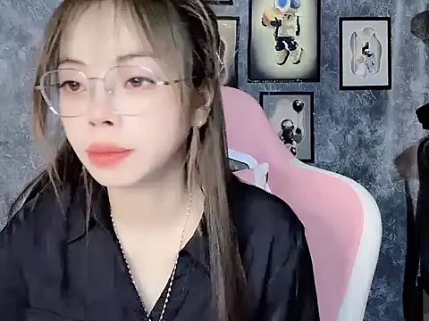 Snapshot of Bella167 chatting on March 28, 8:19 pm Bella167 online show from March 28, 8:19 pm