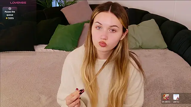 Lilly Eyes online show from April 20, 12:08 pm