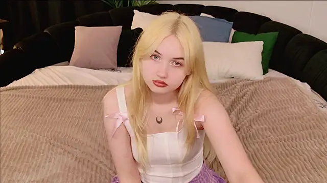 Snapshot of Lilly_Eyes chatting on May 26, 2:02 pm Lilly Eyes online show from May 26, 2:02 pm