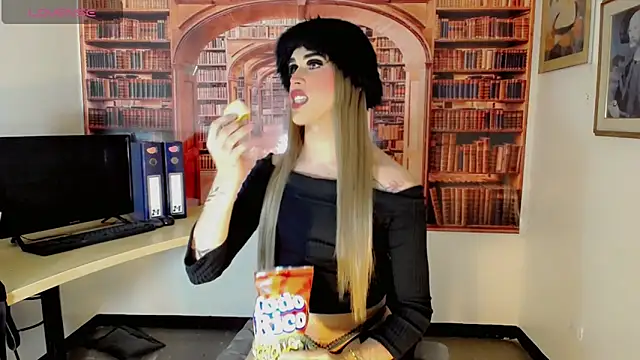 Snapshot of rashell_queen chatting on March 29, 9:59 pm rashell queen online show from March 29, 9:59 pm