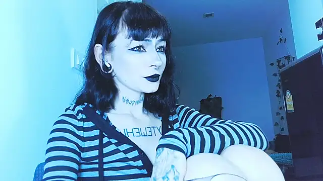 H3xD0ll online show from April 4, 11:24 pm