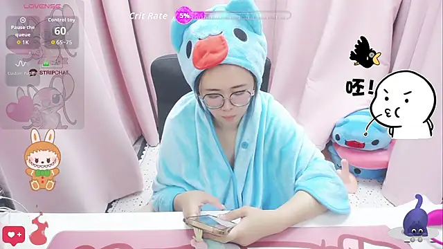 momobigmomo online show from June 12, 1:10 pm