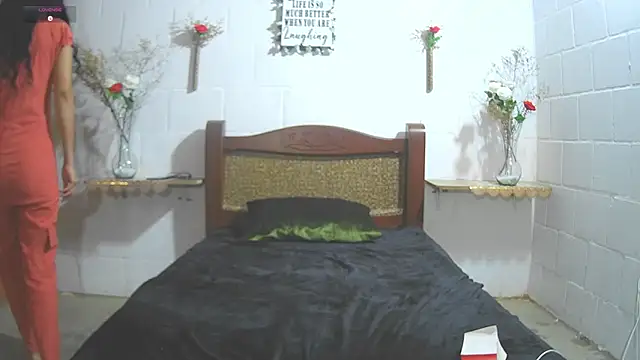 Snapshot of SamanttaLopez chatting on May 2, 3:00 am SamanttaLopez online show from May 2, 3:00 am
