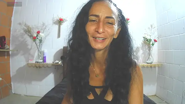 Snapshot of SamanttaLopez chatting on May 5, 10:34 am SamanttaLopez online show from May 5, 10:34 am