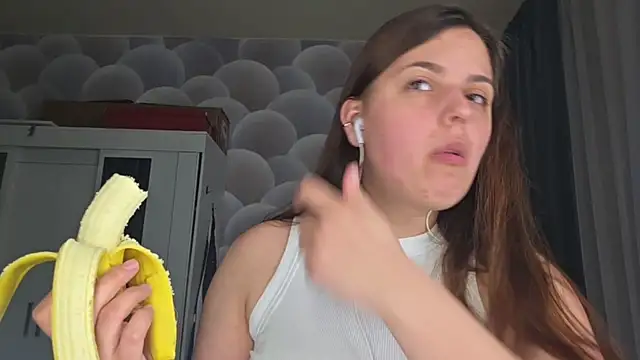 Snapshot of AnnaSpirit chatting on April 6, 4:30 pm AnnaSpirit online show from April 6, 4:30 pm