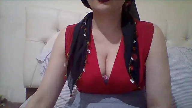 Snapshot of busex25 chatting on May 21, 9:44 pm busex25 online show from May 21, 9:44 pm