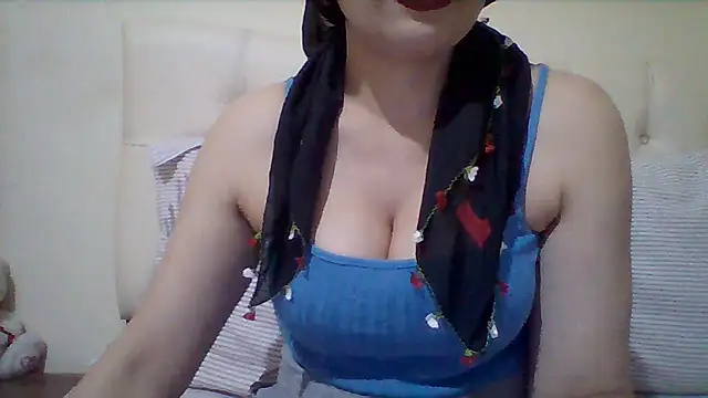 Snapshot of busex25 chatting on June 3, 10:15 pm busex25 online show from June 3, 10:15 pm