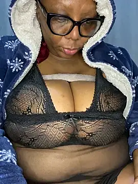 BoobsQueeen online show from July 2, 1:38 am