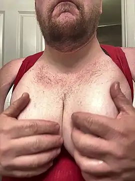 Snapshot of hugemanbreasts chatting on April 14, 6:30 am hugemanbreasts online show from April 14, 6:30 am