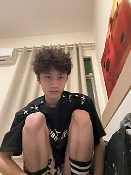 Snapshot of sexyboy-3525 chatting on May 25, 4:24 pm sexyboy-3525 online show from May 25, 4:24 pm