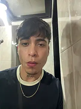 Snapshot of nico_herrera__ chatting on May 4, 12:28 am nico herrera online show from May 4, 12:28 am