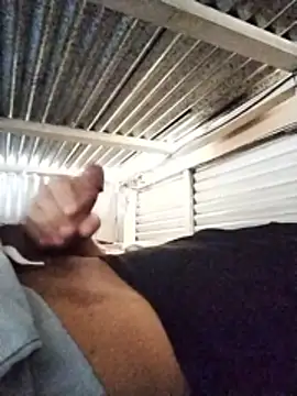 Snapshot of RealBigDickBoy chatting on April 7, 6:25 am RealBigDickBoy online show from April 7, 6:25 am