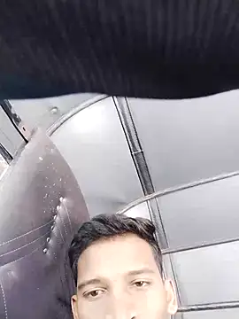 Snapshot of RealBigDickBoy chatting on April 13, 9:15 am RealBigDickBoy online show from April 13, 9:15 am