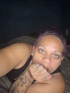 SHY QUINN online show from April 18, 8:51 am