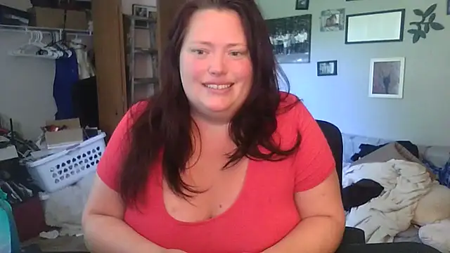 Snapshot of EmberVael chatting on June 18, 9:08 pm EmberVael online show from June 18, 9:08 pm