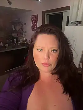 Snapshot of EmberVael chatting on July 25, 4:10 am EmberVael online show from July 25, 4:10 am