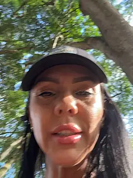 Snapshot of SofiParma chatting on April 16, 9:39 pm SofiParma online show from April 16, 9:39 pm