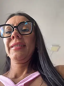 Snapshot of SofiParma chatting on May 9, 2:44 pm SofiParma online show from May 9, 2:44 pm