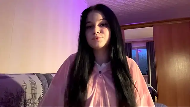 BellaLuxury online show from March 30, 3:35 pm