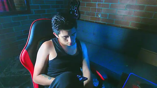 Snapshot of ethann2_ chatting on April 1, 4:57 am ethann2 online show from April 1, 4:57 am