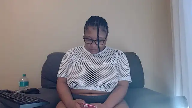 xxZoeyx online show from November 3, 4:30 pm