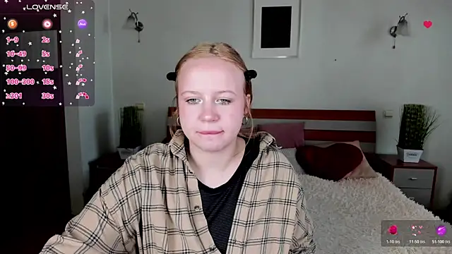 KittyCutest online show from March 30, 8:37 am