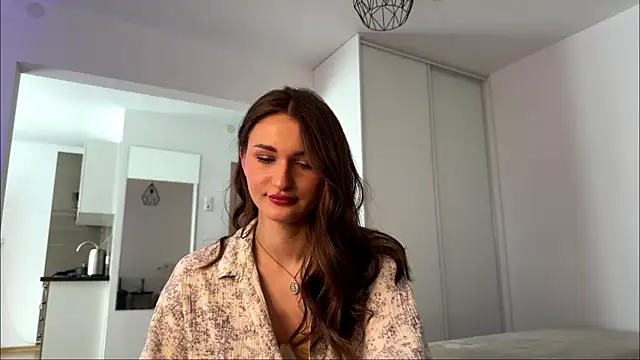 HallieHollo online show from May 17, 1:07 pm