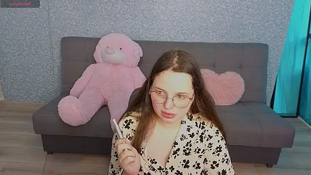 Snapshot of SofiDreamm chatting on June 3, 2:55 pm SofiDreamm online show from June 3, 2:55 pm