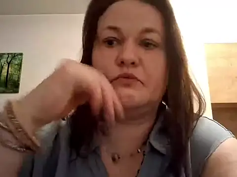 OpheliaMilf online show from April 10, 7:40 pm