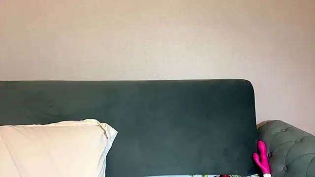 Snapshot of SelenaKiss_ chatting on June 14, 2:24 am SelenaKiss online show from June 14, 2:24 am