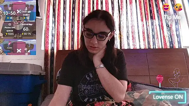 Snapshot of Ellaa_honey chatting on June 26, 1:37 pm Ellaa honey online show from June 26, 1:37 pm