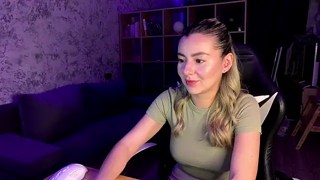 SandyKiss  online show from May 28, 6:38 pm