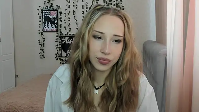 Snapshot of Emmarayder chatting on April 29, 10:30 am Emmarayder online show from April 29, 10:30 am