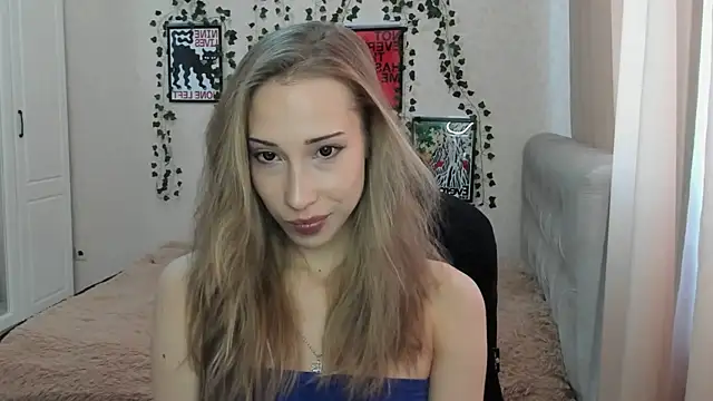 Snapshot of Emmarayder chatting on May 5, 12:02 pm Emmarayder online show from May 5, 12:02 pm