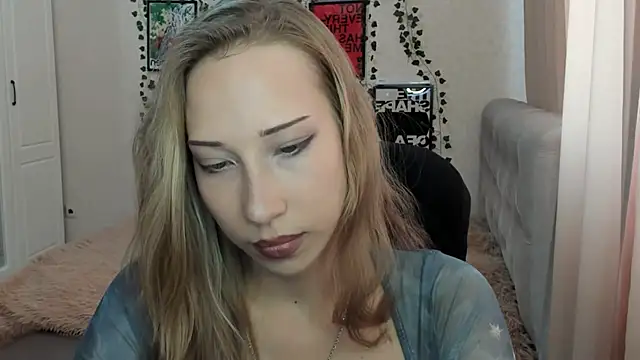 Snapshot of Emmarayder chatting on May 20, 11:05 am Emmarayder online show from May 20, 11:05 am