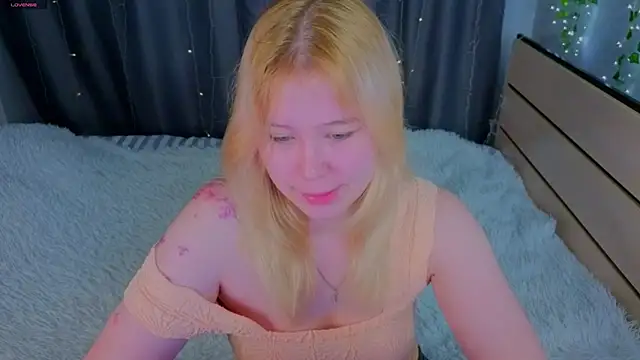 Snapshot of unburnedgirl chatting on June 22, 4:04 pm unburnedgirl online show from June 22, 4:04 pm