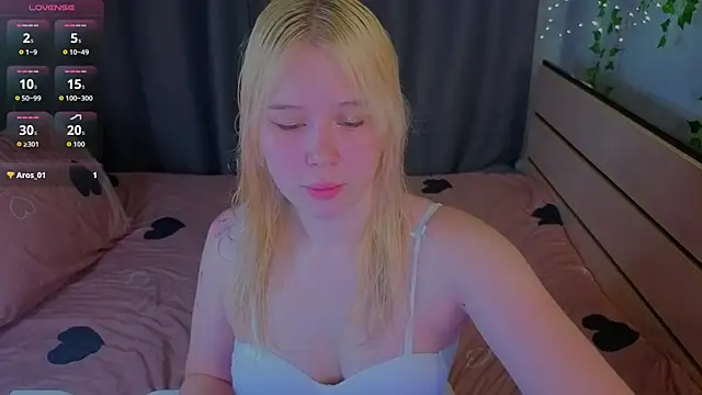 Snapshot of unburnedgirl chatting on July 22, 6:22 pm unburnedgirl online show from July 22, 6:22 pm