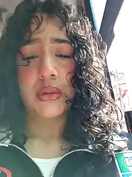 Snapshot of bella_swwan_ chatting on April 5, 1:19 pm bella swwan online show from April 5, 1:19 pm
