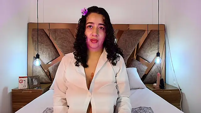 Snapshot of bella_swwan_ chatting on May 6, 4:12 pm bella swwan online show from May 6, 4:12 pm