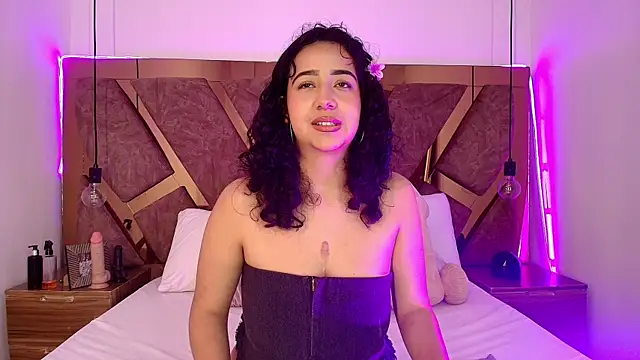 Snapshot of bella_swwan_ chatting on May 29, 7:23 pm bella swwan online show from May 29, 7:23 pm